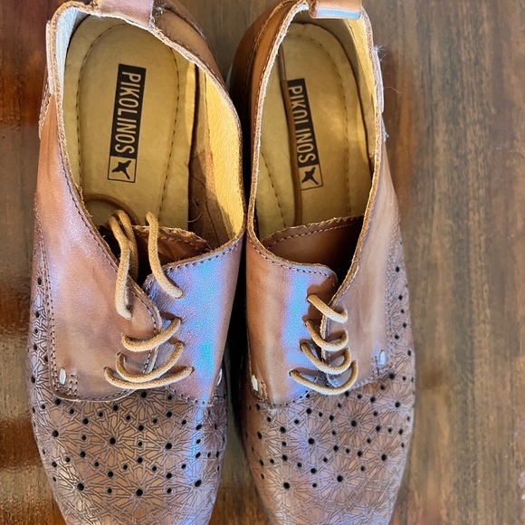 Pikolinos Brown Flats with Broguing and Lace-Up Design - Picture 4 of 5